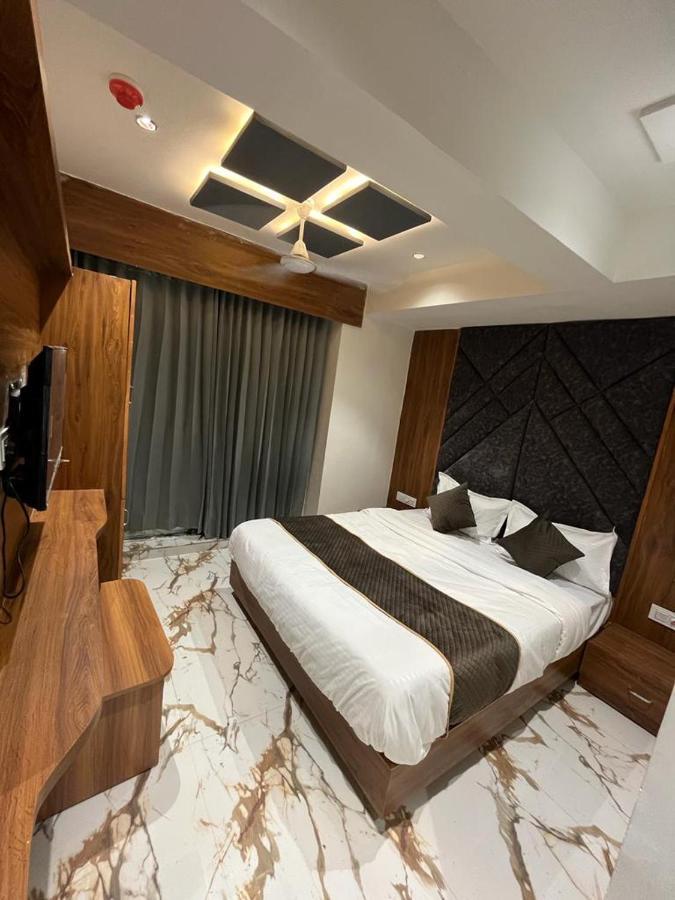 Hotel Paramount Villa Gandhinagar Kültér fotó