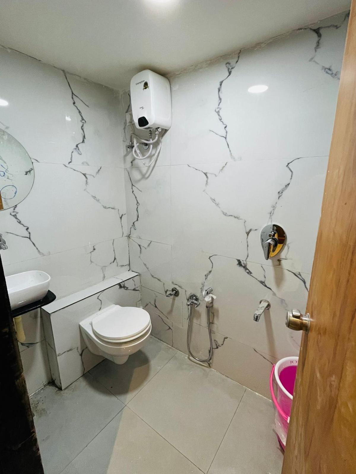 Hotel Paramount Villa Gandhinagar Kültér fotó
