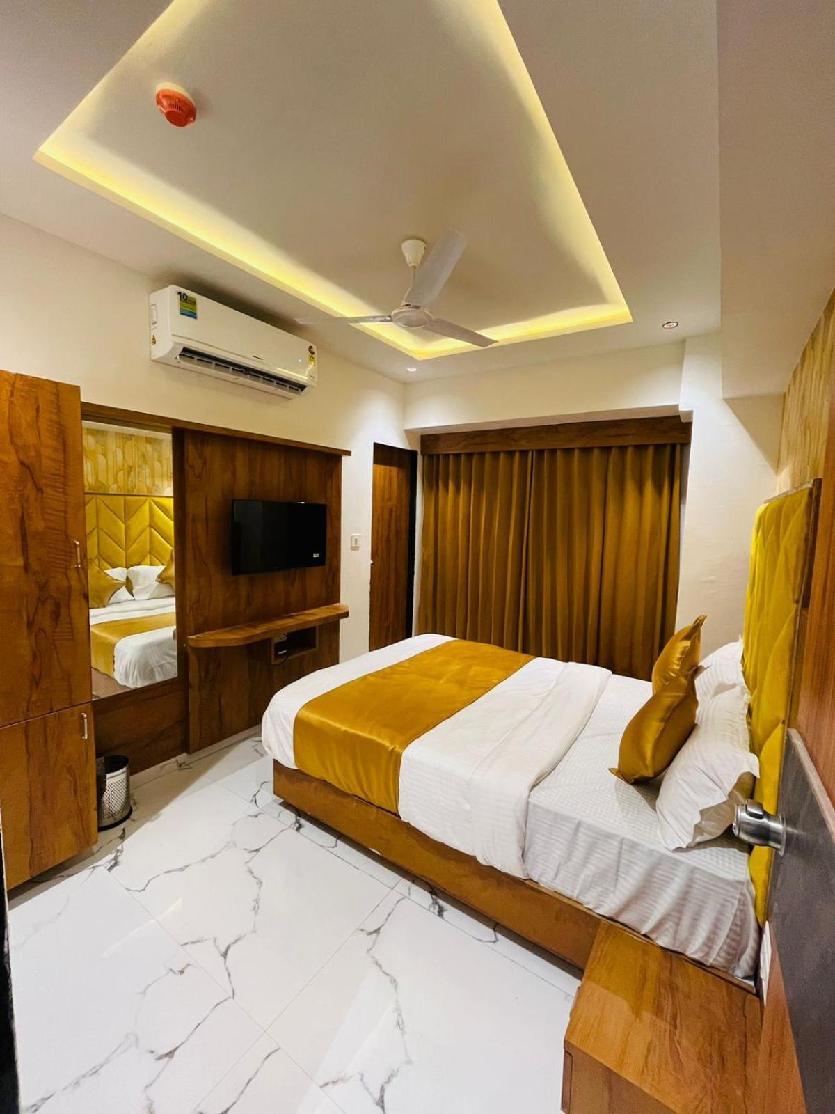 Hotel Paramount Villa Gandhinagar Kültér fotó