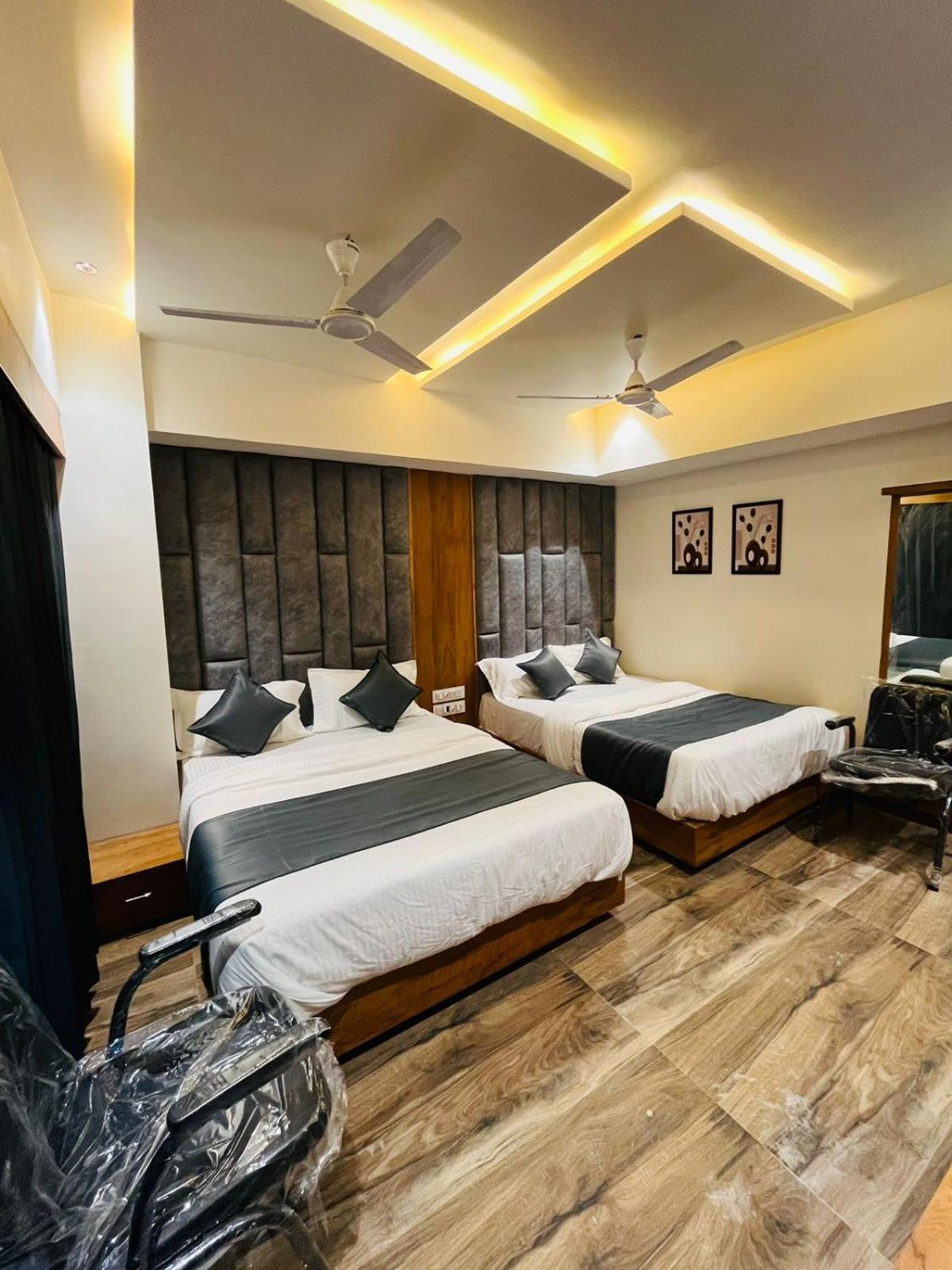 Hotel Paramount Villa Gandhinagar Kültér fotó
