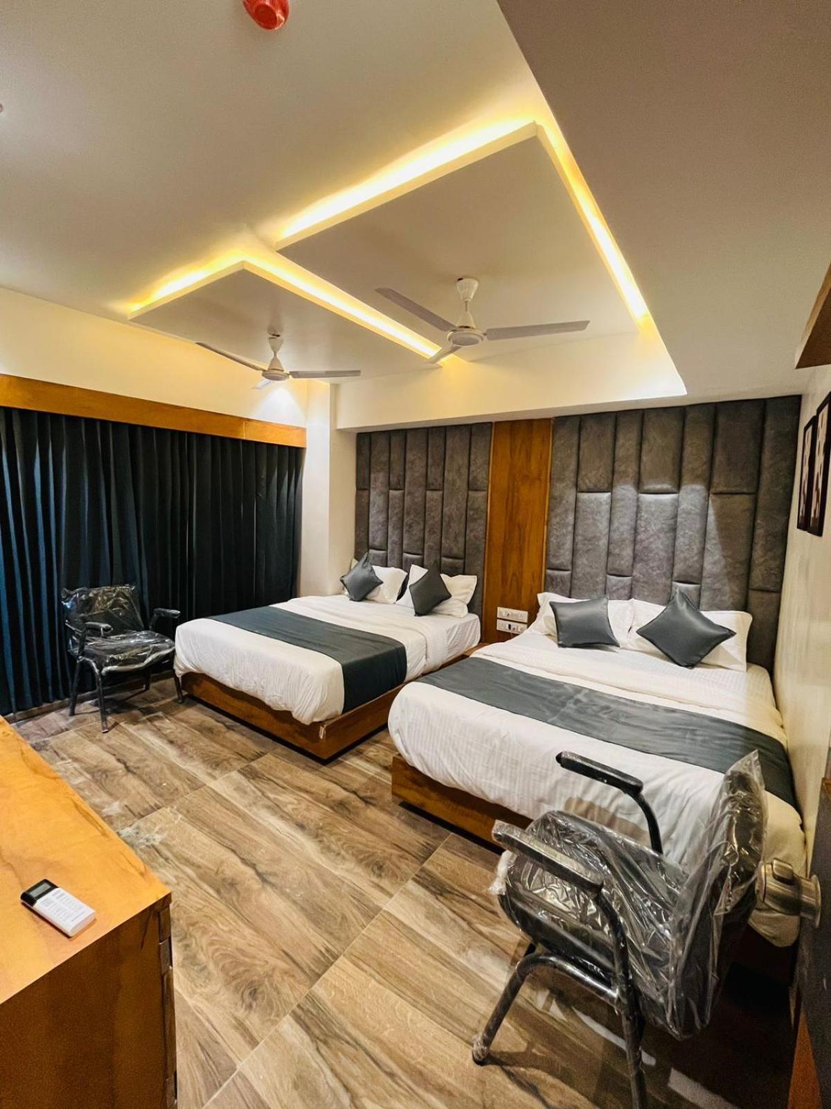 Hotel Paramount Villa Gandhinagar Kültér fotó