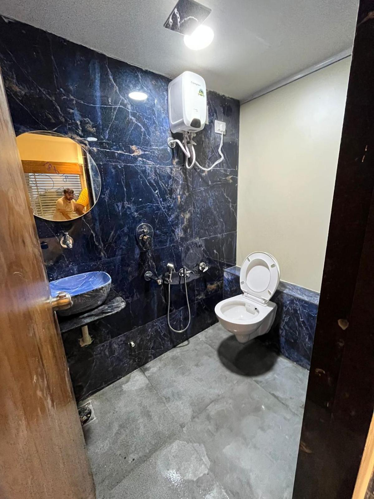 Hotel Paramount Villa Gandhinagar Kültér fotó