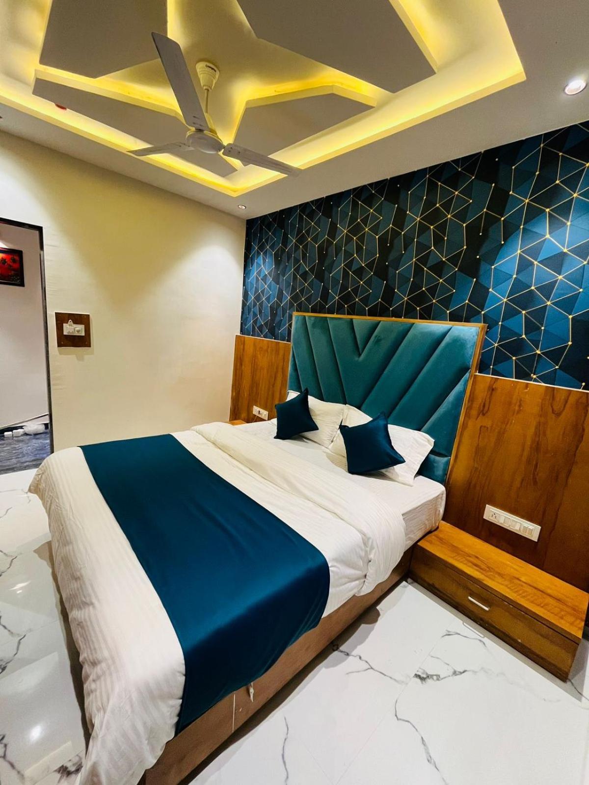 Hotel Paramount Villa Gandhinagar Kültér fotó